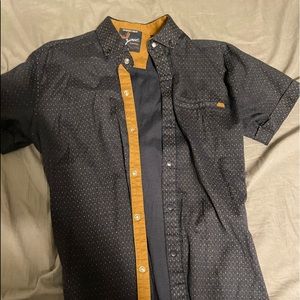 Slim fitting European button down short sleeve shirt